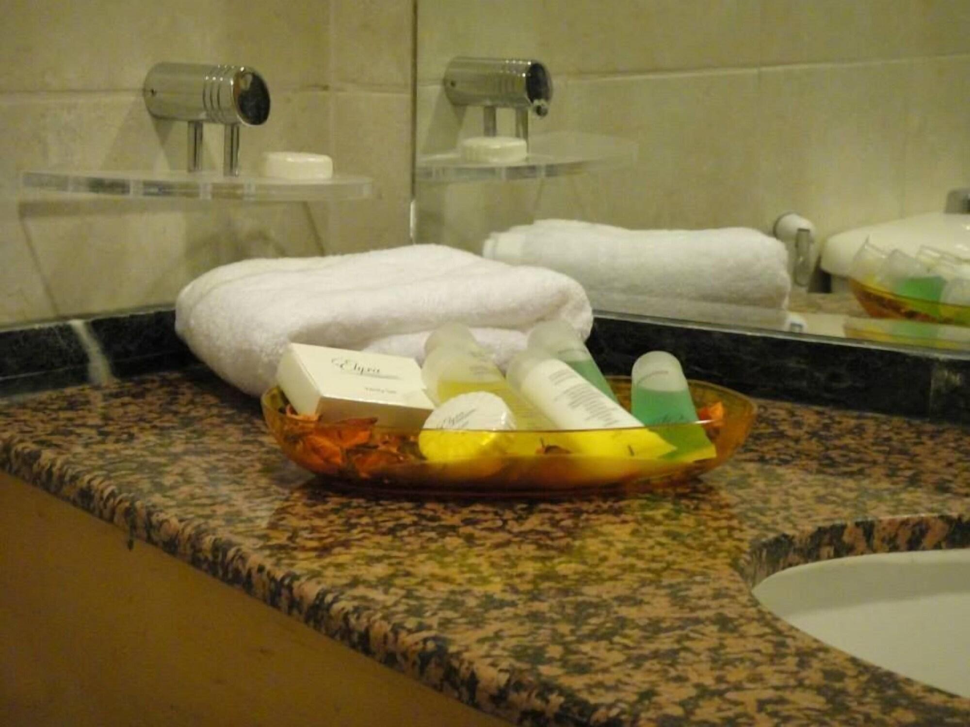 Renad Hotel Amman Bagian luar foto